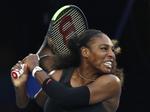 Der var temperament, da Serena Williams sidste år besejrede storesøster Venus i Australian Open-finalen. Nu vender den nybagte mor tilbage med ketsjer og bold i en stædig jagt på atter at finde topformen.
   