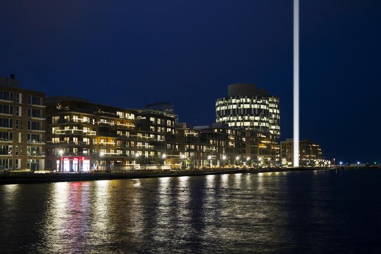 Februar er normalt præget af mørke timer, men i år er det anderledes. I hvert fald for Københavnerne. Lysskulpturere popper frem i byens rum og tænder en varme her i vinterkulden.  