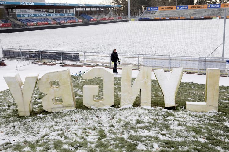 I sidste øjeblik faldt alt på plads, så Lyngby kan spille videre i Superligaen, første gang på søndag mod Brøndby. 