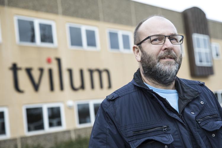 Fællestillidsmand på den konkursramte møbelfabrik Tvilum-Scanbirk i Fårvang Frank Andersen har grund til at glæde sig.  