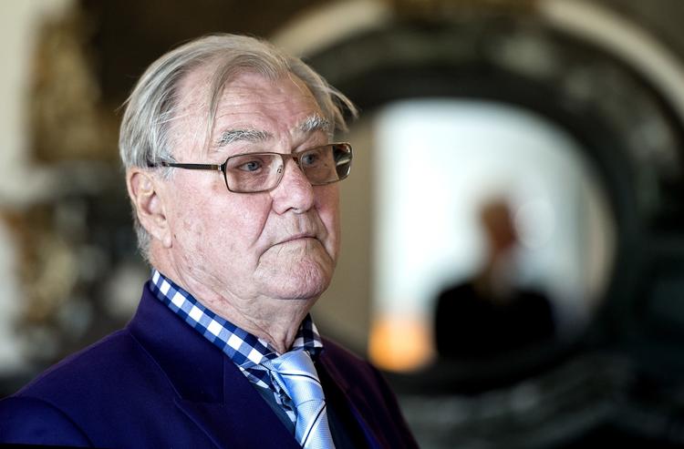 
  I en pressemeddelelse oplyste Kongehuset fredag morgen, at prins Henriks tilstand var alvorligt forværret. Derfor hoppede kronprins Frederik på det første fly hjem fra Sydkorea, hvor han ellers var for at deltage i de vinterolympiske lege.  