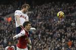 Harry Kane hoppede markant højere end Laurent Koscielny, da han blev matchvinder for Tottenham. 