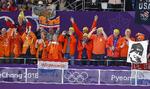 Opbakningen er enormt til de hollandske speedskatere, og tilskuerne ved, de får noget retur i form af medaljer. 