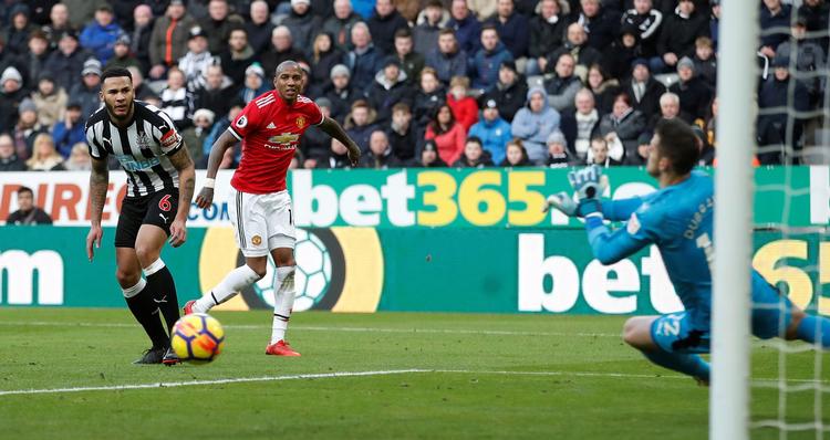 En af Martin Dubravkas mange redninger i sejren over Manchester United. 