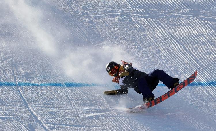 På grund af stærk vind var betingelserne til finalen i slopestyle meget vanskelige, og det resulterede i en del styrt. Her er det Japans Yuka Fujimori, der må en tur i sneen. 