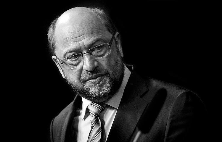 Da Sigmar Gabriel trækker sig som SPD's formand, foreslår han Marin Schulz som efterfølger, og partiledelsen vælger han enstemmigt i starten af januar 2017.
   
