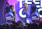Den omdiskuterede og grænsesøgende youtuber Logan Paul optræder her ved Teens Choice Awards i USA.  