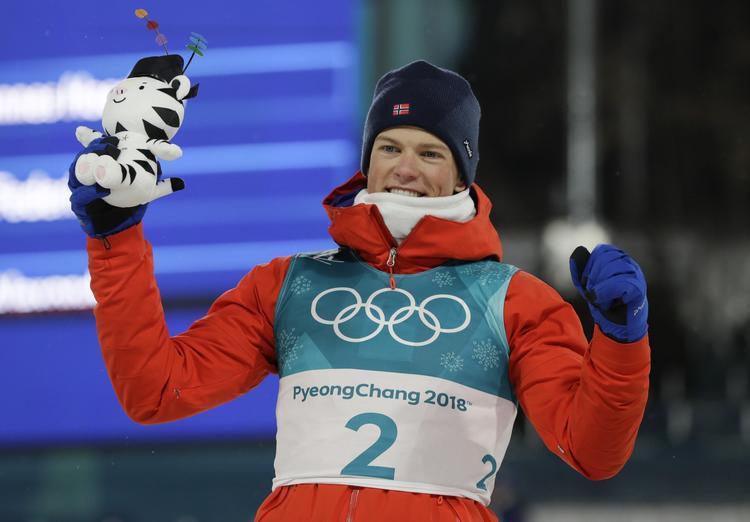 Johannes Klæbo var tirsdag lykkelig og lettet, da han havde levet op til sine mange landsmænds store forventninger i langrend.
   