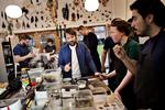 Her ses René Redzepi i fuld gang med forberedelser til åbningen af det nye Noma.
   