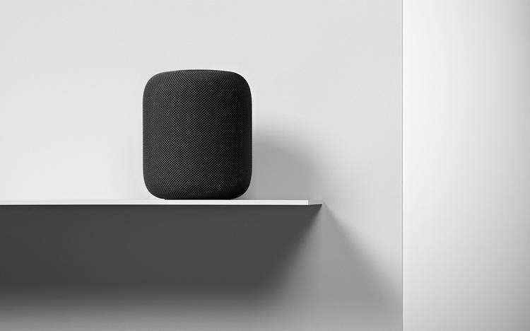 Apples intelligente højttaler, HomePod, er minimalistisk og stilren. Men den kan også skade dine andre minimalistiske og stilrene træmøbler (Pr-foto: Apple). 