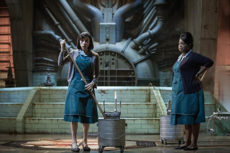 'The Shape of Water' er et meget usædvanligt  koldkrigsdrama blandet med monster-film og kærlighedsfilm. 