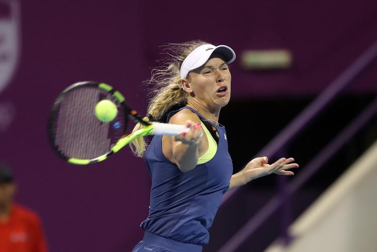 I første sæt var Caroline Wozniacki bagud 4-2, men efter 
 tiebreak vandt hun sættet.
   