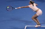 Petra Kvitova har spillet mange kampe på kort tid, men hun fandt alligevel kræfter i Doha-semifinalen til at besejre Caroline Wozniacki.  
  
   Ibraheem Al Omari/Ritzau Scanpix
