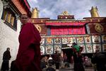 Det er fortsat uklart hvor stor en del af Jokhang templet, der er brændt, og om branden har forbindelse til Kinas besættelse af Tibet. /AP