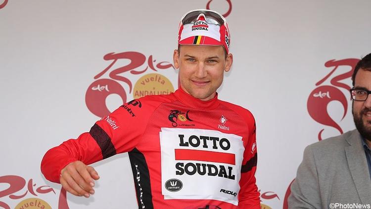 Tim Wellens hyldes på podiet efter sin samlede sejr i Ruta del Sol. 