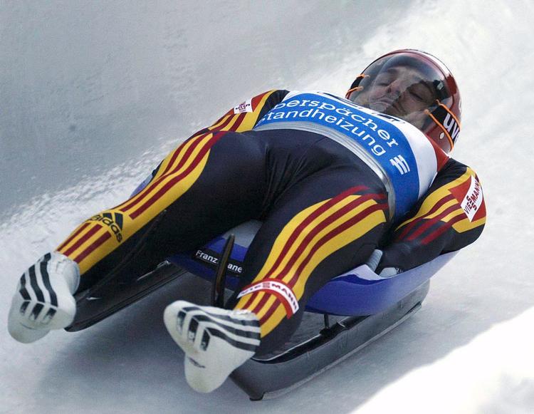 Legendariske Georg Hackl vandt guld tre gange i træk og i alt fem medaljer i kælk.
   Rudi Blaha/AP
