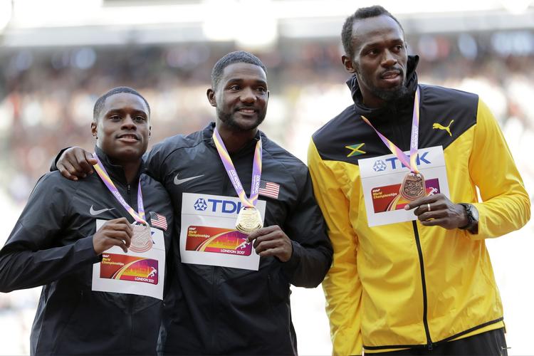 Podiet efter VM-finalen i 100 meter løb sidste år var befolket af Christian Coleman på 174 centimeter, Justin Gatlin på 185 centimeter og Usain Bolt på 195 centimeter. David J. Phillip/AP