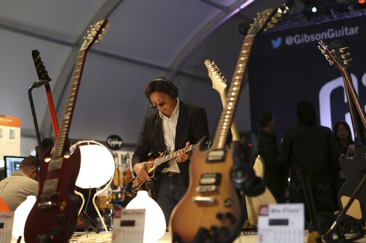 Gibson skal senest i august betale kreditorer 375 millioner dollar.  Robert Galbraith/Ritzau Scanpix