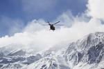 En helikopter leder efter vraget. Arkivfoto. Ali Khodaei/AP