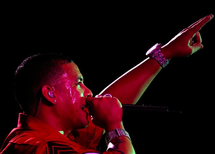 Den puertoricanske reggaetonsanger Daddy Yankee er blevet kaldt den mest betydningsfulde latin-musiker nogensinde. Nu har han skabt et nyt hit med god hjælp af sin instagramprofil. 
   Edgard Garrido/AP