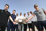 Otte af de forventede hovedpersoner i WorldTour-løbet AbuDhabi Tour var samlet ved dagens præsentation. Fra venstre er det Tom Dumoulin (Team Sunweb), Elia Viviani (Quick-Step Floors), Alejandro Valverde (Movistar), Rui Costa (UAE Team Emirates), Mark Cavendish (Dimension Data), Rohan Dennis (BMC), Fabio Aru (UAE Team Emirates) og Marcel Kittel (Katusha-Alpecin). Foto: LaPresse-Ferrari/Paolone. 