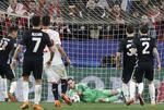 Manchester United-målmand David De Gea har en travl aften i Sevilla, hvor hjemmeholdet konstant banker på foran gæsternes mål.
   Miguel Morenatti/AP