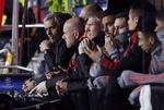 Der er ikke smil, jubel eller hyggesnak på den bænk. Den defensive spillestil lagt af José Mourinho holder alle talenterne i kort snor.
   Miguel Morenatti/AP