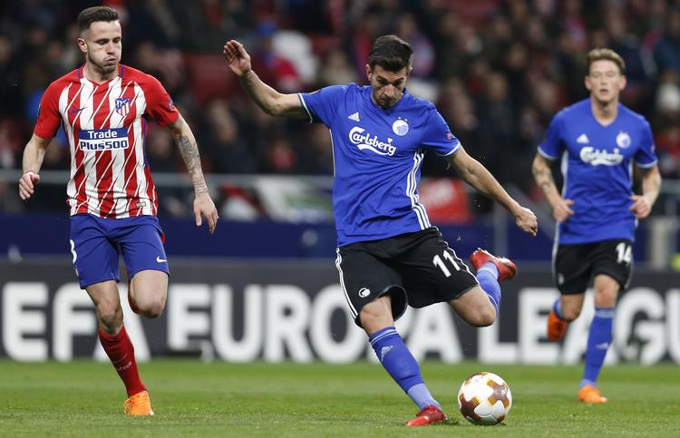 FC Københavns Andrija Pavlovic forsøgte sig ofte under Europa League-kampen torsdag aften mod Atlético i Madrid.  Francisco Seco/AP