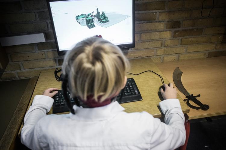 Mangle skoler bruger Zoom til den virtuelle undervisning.
   Dalhoff Casper/POLFOTO