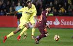 Den unge portugiser Ruben Semedo, der her forsøger at holde styr på Lionel Messi, er kommet i store problemer efter et røveri. Alberto Saiz/AP