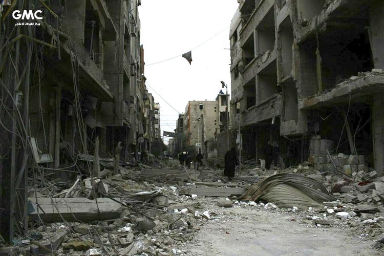 Mindst 403 mennesker er blevet dræbt i det østlige Ghouta siden søndag. Det oplyste organisationen Det Syriske Observatorium for Menneskerettigheder i går. Flere end 2.116 andre er såret. Uncredited/AP