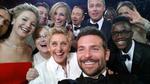 Jennifer Lawrence og Meryl Streep ses til venstre på dette billede taget under Oscar-uddelingen i 2014. Bagest ses Kevin Spacey, der også er blevet 'fældet' af #MeToo-kampagnen.  Ellen Degeneres/AP