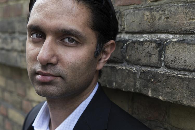 Imran Rashid er speciallæge i almen medicin og forfatter til bogen 'Sluk - kunsten at overleve i en digital verden'.
   Tobias Nicolai/POLFOTO