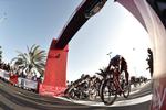 På dette billede kunne det se ud, som om rytteren nærmest, Marcel Kittel, er først over stregen, men Phil Bauhaus i midten havde passeret den en anelse foran konkurrenten. Foto: LaPress-Ferrari/Paolone. 