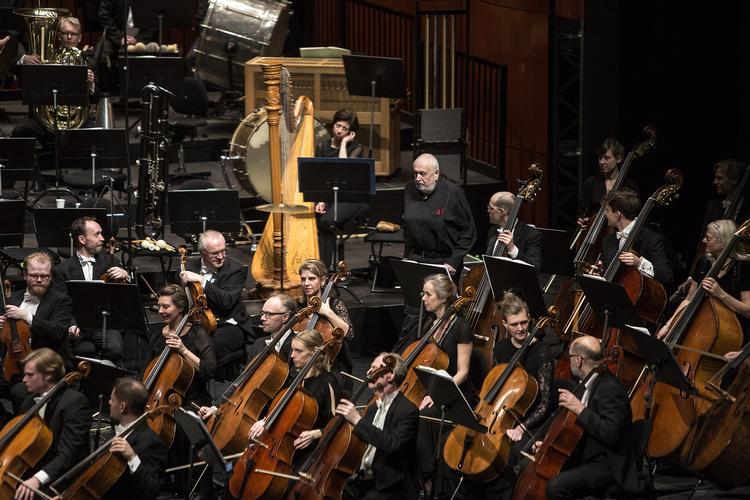 Det Kongelige Kapel leverede en fantastisk musikalsk oplevelse. Her er de fotograferet ved en tidligere koncert i Operaen med dirigenten Mikhail Jurowskij. Foto Ivan Riordan Boll