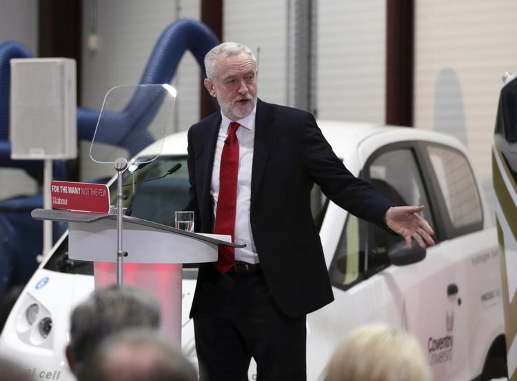 Det britiske Labour-partis leder, Jeremy Corbyn, holdt mandag tale i Coventry University Technology Park, i Coventry, hvor han fortalte, at han går ind for, at Storbritannien forbliver en del af EU's toldunion efter Brexit. Aaron Chown/AP