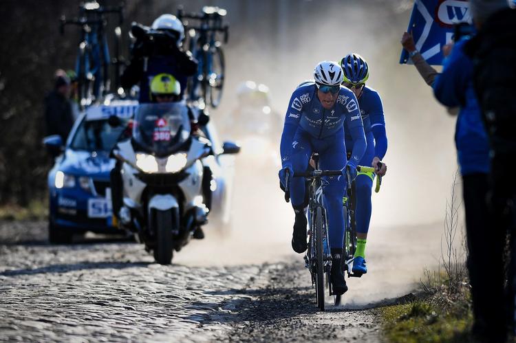 Niki Terpstra strider sig gennem den belgiske kulde til sin første sejr i knap halvandet år.
   David Stockman/Ritzau Scanpix