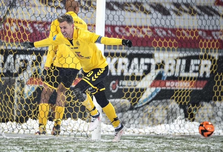 Horsens-spilleren Kjartan Finnbogason fejrer sin udligning til 1-1 i sidste minut af tirsdag aftens drama på Casa Arena.

   Henning Bagger/Ritzau Scanpix