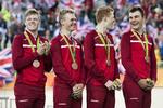 Glæden var ikke til at tage fejl af ved medaljeoverrækkelsen i Rio hos fra venstre Lasse Norman, Niklas Larsen, Frederik Rodenberg og Casper Folsach. Nu skal de tre sidstnævnte forsøge at nå til tops ved VM.
     Tycho Gregers/POLFOTO