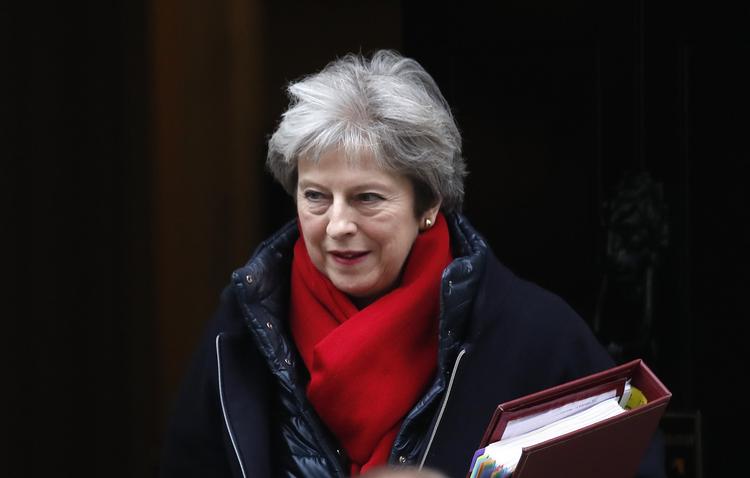 Den britiske premierminister, Theresa May, afviser blankt, at der kan komme grænsekontrol mellem Nordirland og Storbritannien efter Brexit, sådan som EU-kommissionen skitserer som nødplan.   Frank Augstein/AP