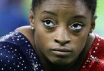 Gymnastikstjernen Simone Biles holdt længe sin historie for sig selv, men da lægen Larry Nassar blev dømt for sine sexovergreb, fortalte hun, at at han også havde chikaneret hende. Skandalen har mange konsekvenser.  
   Julio Cortez/AP