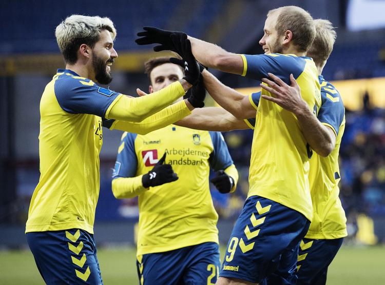    Brøndbys Teemu Pukki (th.) rundede 10 sæsonmål, da han scorede to gange i søndags mod Helsingør.  Claus Bech/Ritzau Scanpix