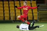  FC Nordsjællands Tobias  Mikkelsen havde mange gode fremstød mod Silkeborg, der fik udvist målmand  Thomas Nørgaard.
   Jens Dresling/POLFOTO