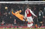  Petr Cech var på ny chanceløs mod Citys målsøgende spillere.  Frank Augstein/AP