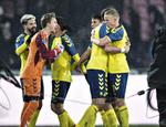 Brøndby-spillerne, der var stærkt støttet af de medrejsende fans, jublede på FCM Arena. Det var en supervigtig sejr. Men der er lang vej til DM-guldet endnu.  Henning Bagger/Ritzau Scanpix