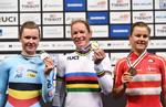 Amalie Dideriksen (t.h.) konfronteres i dag i omnium atter med den hollandske verdensmester i scratch Kirsten Wild, mens belgieren Jolien D'hoore overlader pladsen til Lotte Kopecky.
   Emmanuel Dunand/Ritzau Scanpix
