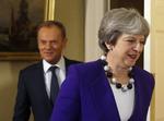 Premierminister Theresa May mødtes torsdag med Donald Tusk, formand for EU's ministerråd, forud for sin tale fredag, hvor hun ventes at fortælle om sit syn på Storbritanniens vej ud af EU.
    Britain's Prime Minister Theresa May meets with EU Council President Donald Tusk at 10 Downing Street in London, Thursday, March 1, 2018 .(AP Photo/Frank Augstein, pool)
   Frank Augstein/AP