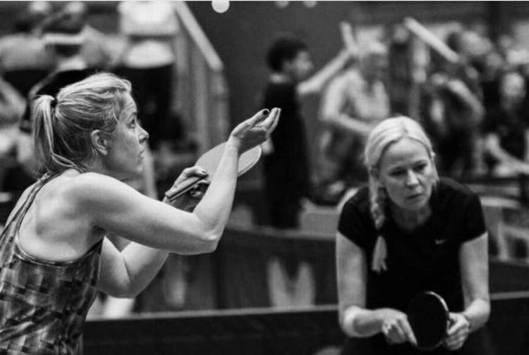 Pia Toelhøj (tv.) tilskriver æren for sit comeback den tidligere holdkammerat fra Hillerød, Petra Sörling (th.), der i øvrigt er formanden for det svenske bordtennisforbund  