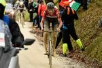 Tiesj Benoot har sat sit succesrige soloridt i gang på vej mod sejren i Strade Bianche. Foto: LaPresse-Ferrari/Paolone.  