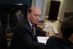 Donald Trump har talt med flere statsledere om told på stål og aluminium, siger handelsminister Wilbur Ross til tv-stationen ABC. Evan Vucci/AP
